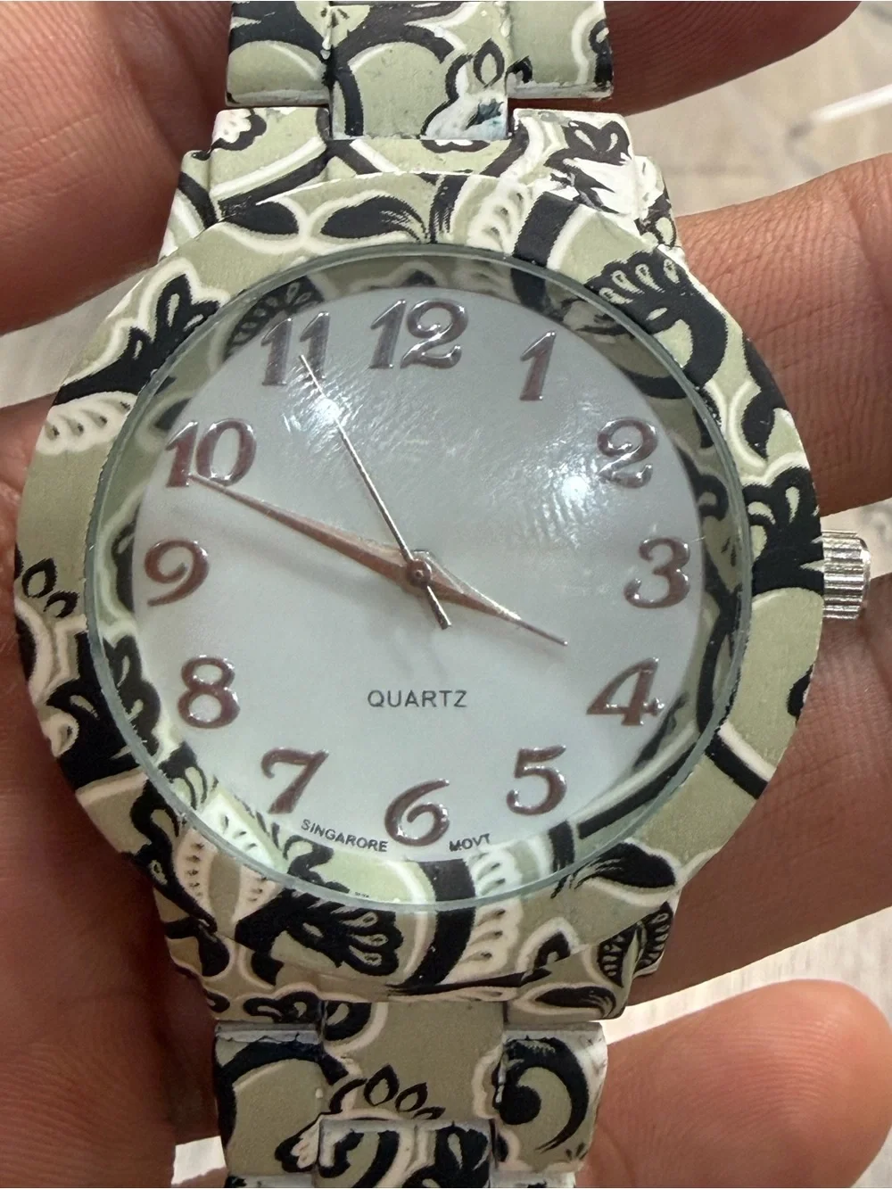 43mm Black & White Pattern Quartz Watch Running